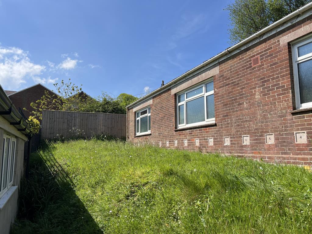 Lot: 51 - FORMER CHURCH WITH PLANNING PERMISSION FOR CONVERSION AND VACANT HALL - Outside of church and side elevation of former community hall at rear